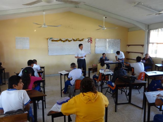 Visita de supervisión - visitando un salón de tercero.