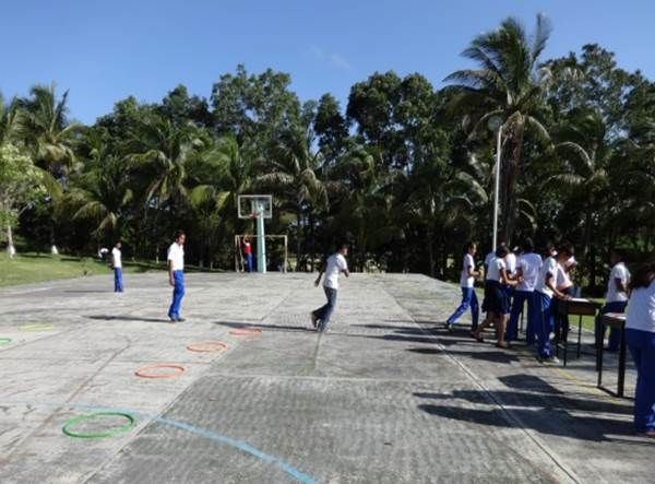 Dinámica en clase de artes.